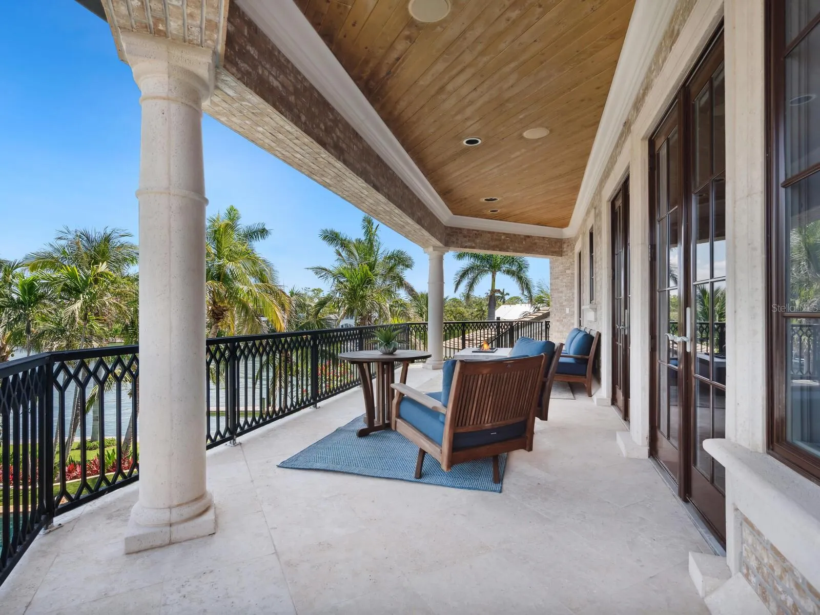 1423 HILLVIEW DR