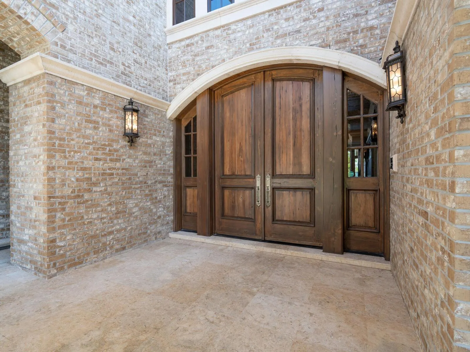 1423 HILLVIEW DR