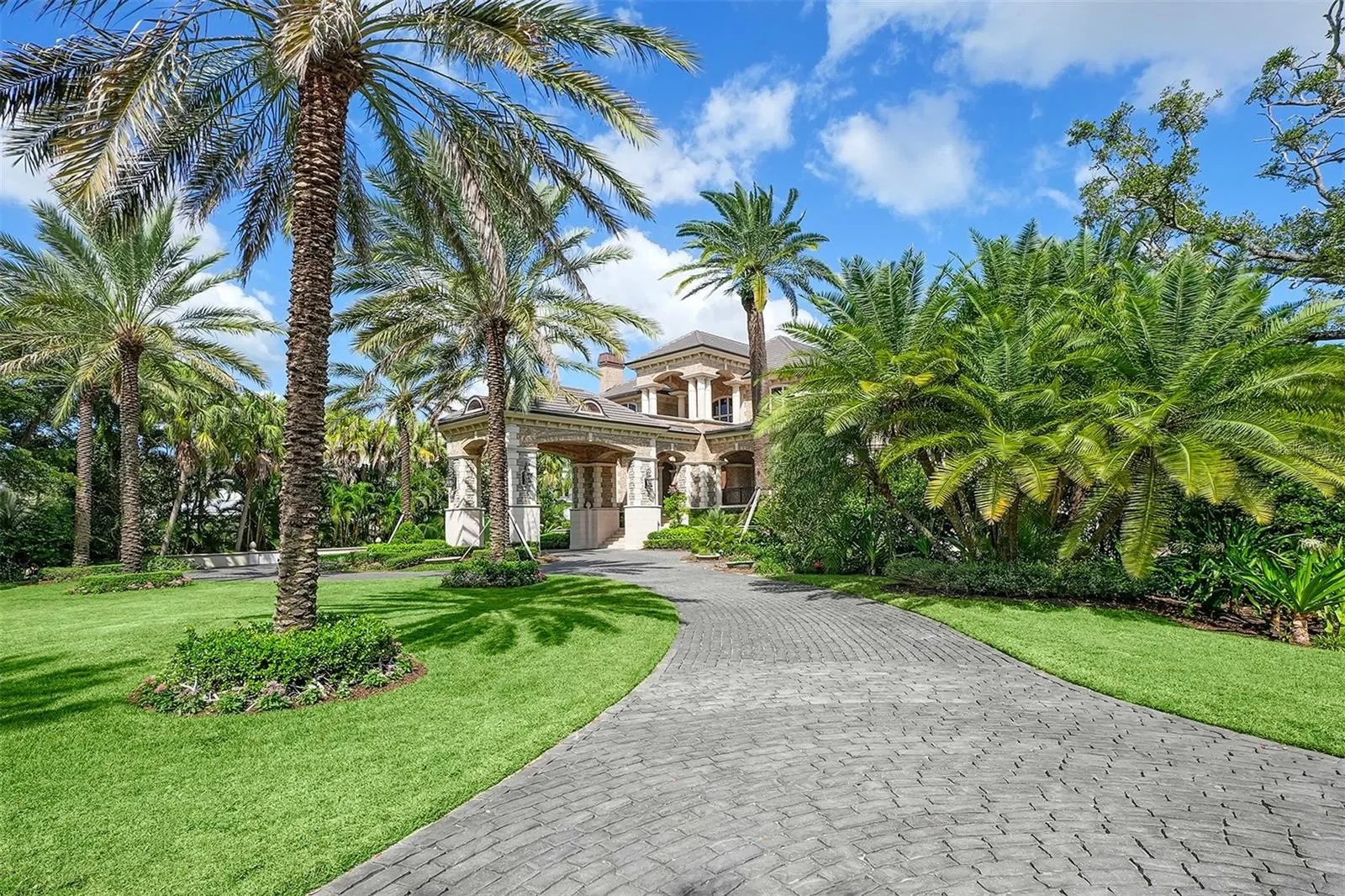 1423 HILLVIEW DR