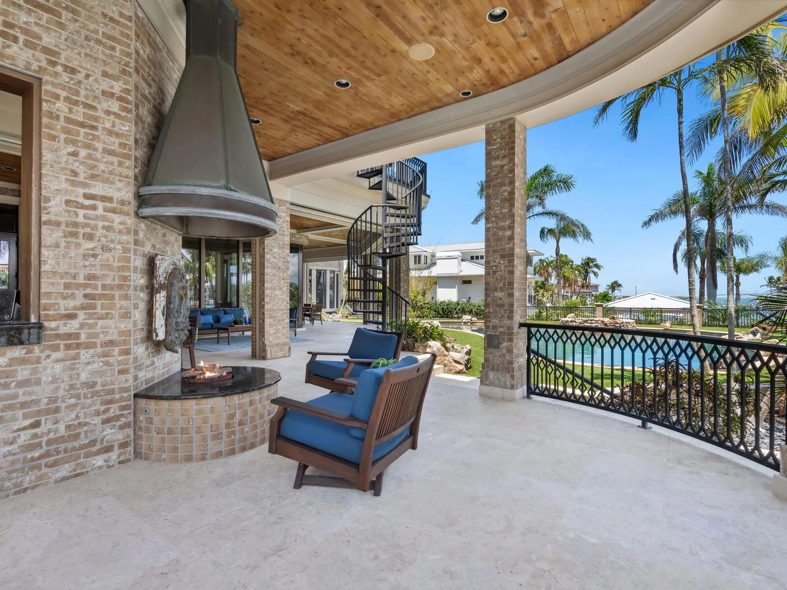 1423 HILLVIEW DR