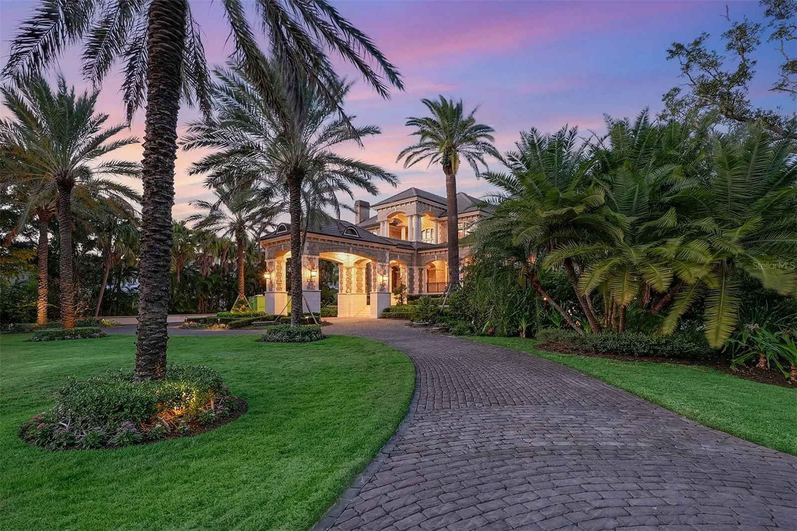 1423 HILLVIEW DR