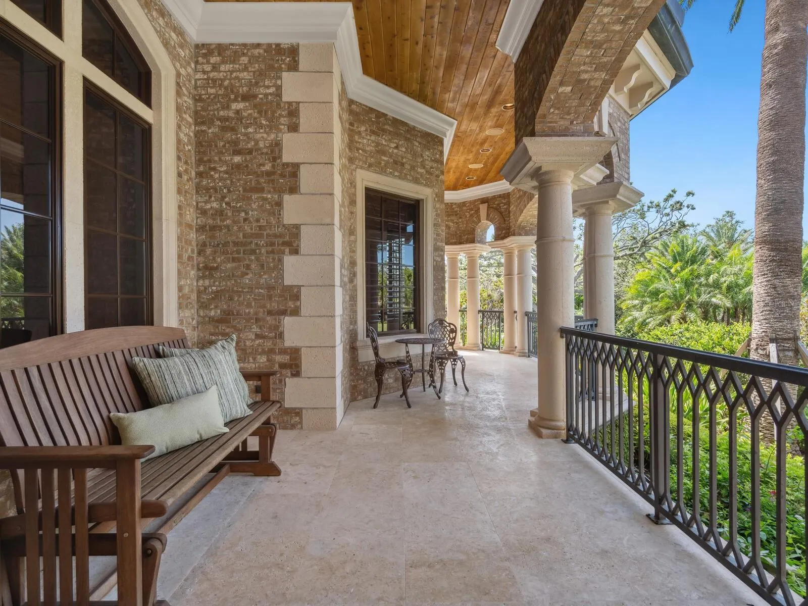 1423 HILLVIEW DR