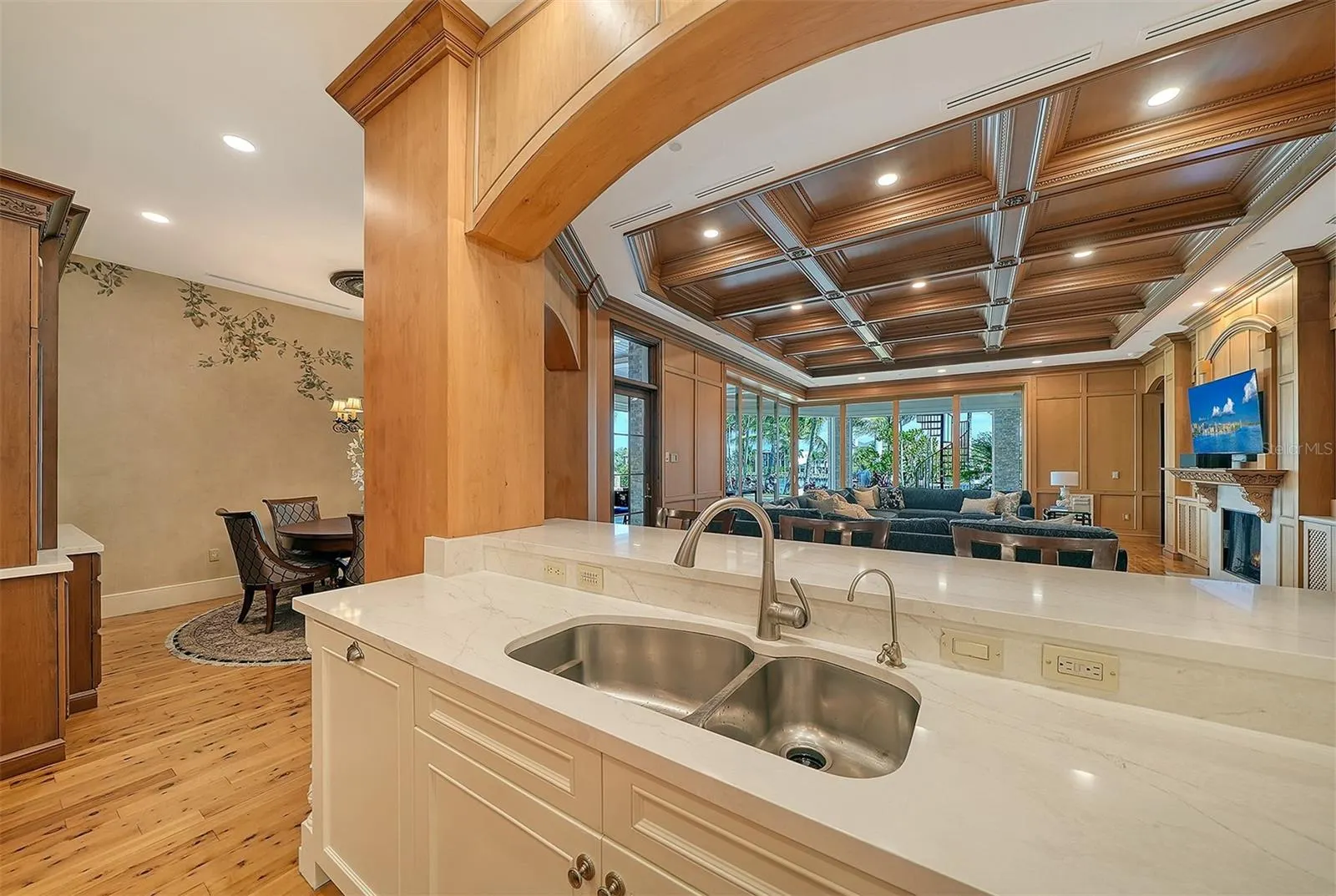1423 HILLVIEW DR