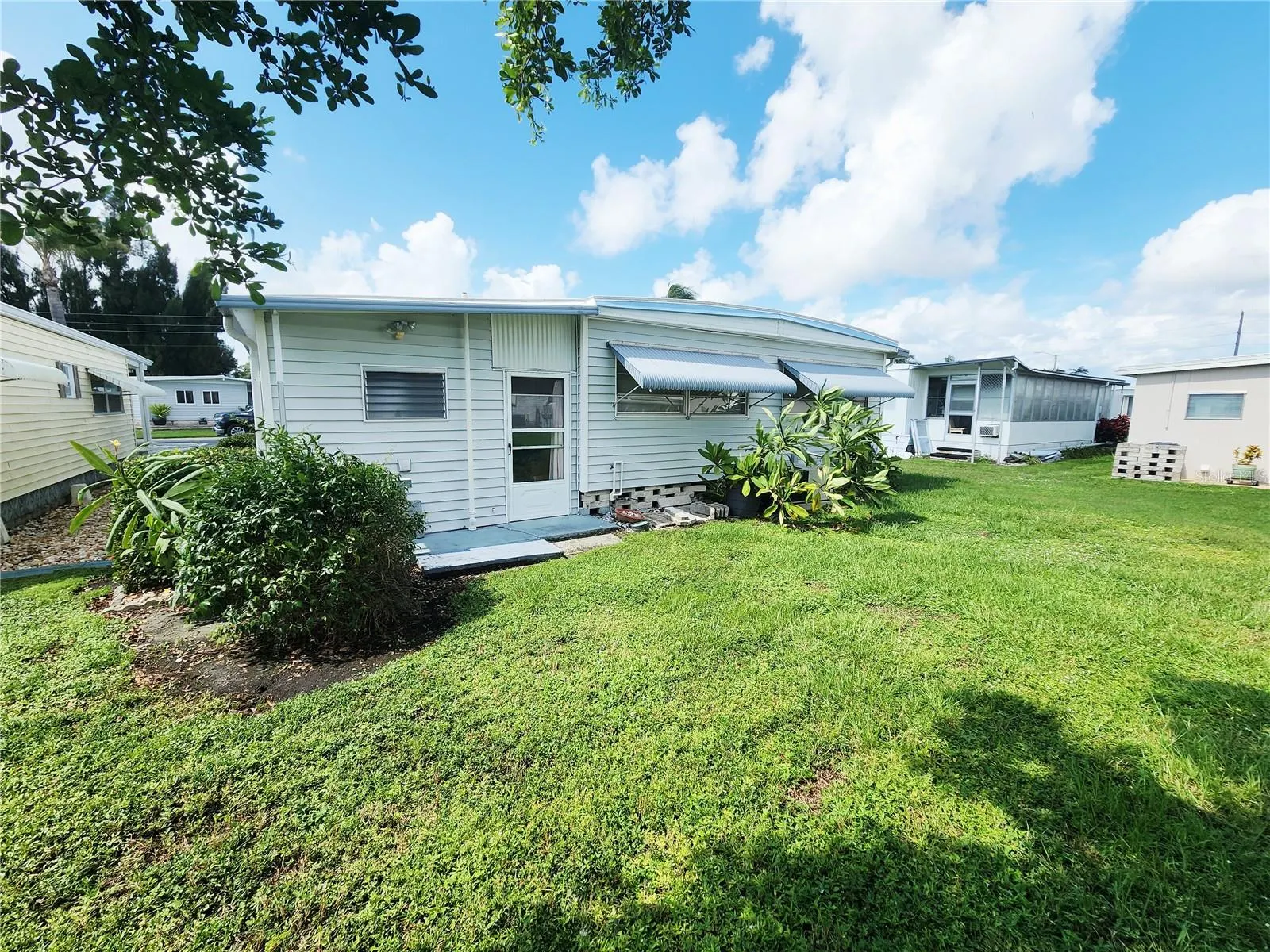 5317 CHATEAU LN