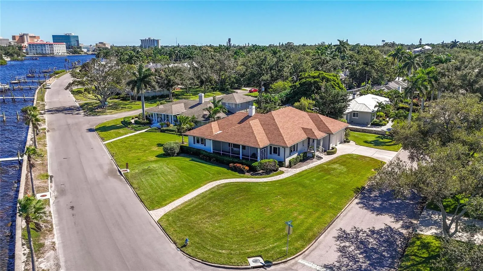 2305 RIVERVIEW BLVD