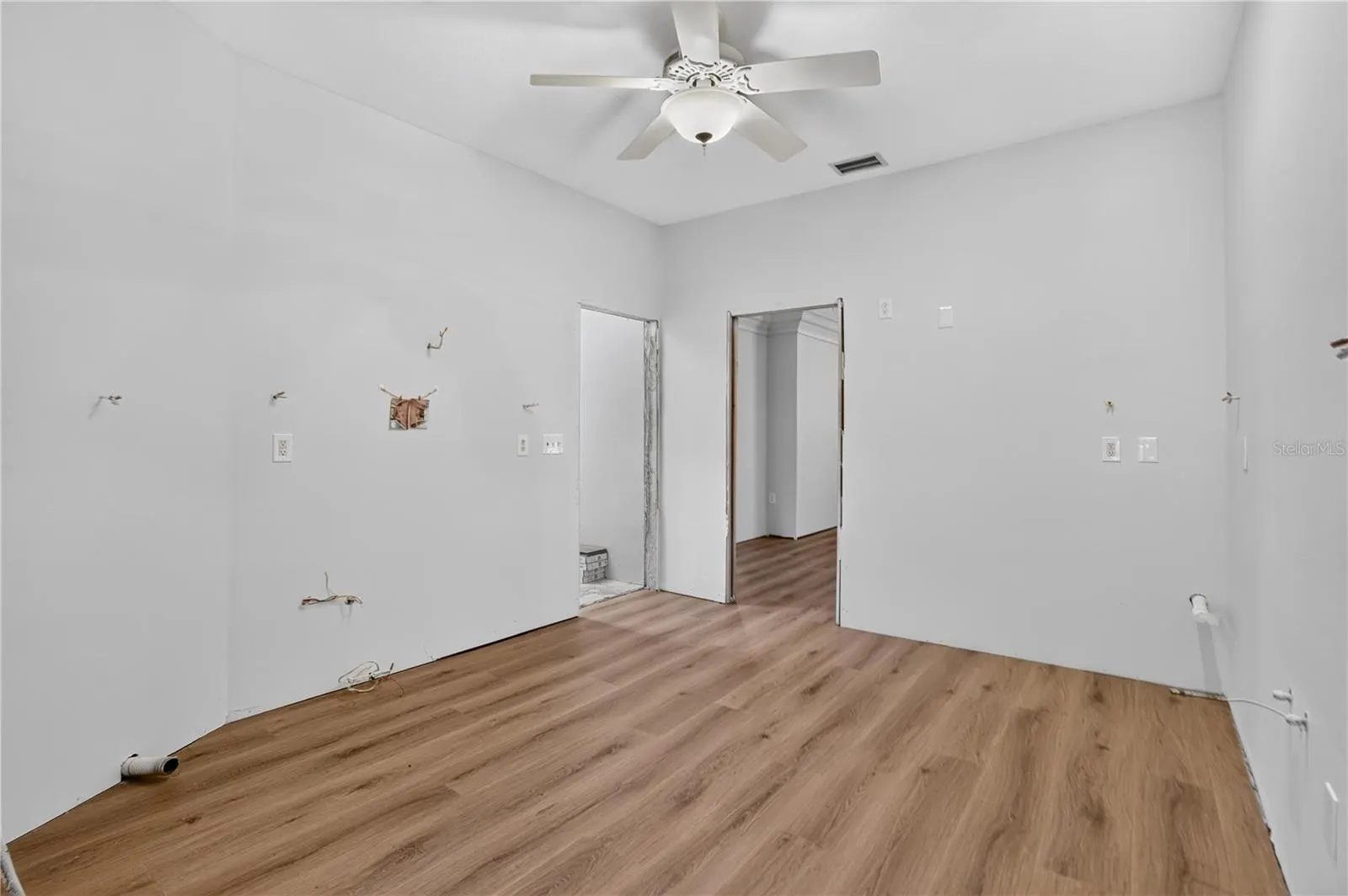 2305 RIVERVIEW BLVD