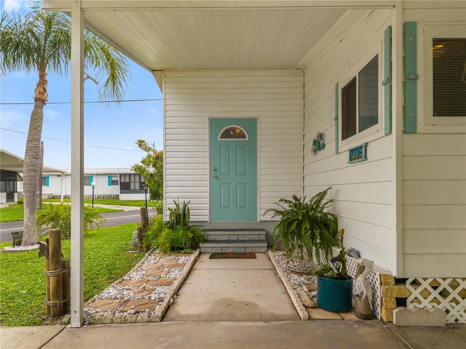 3329 EILEEN DR