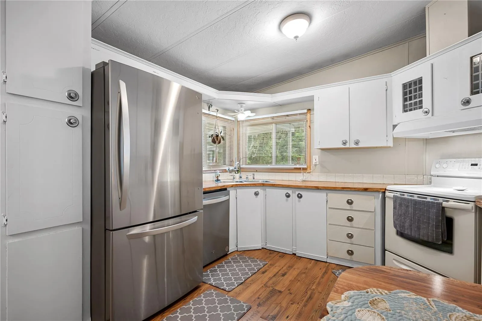 3329 EILEEN DR