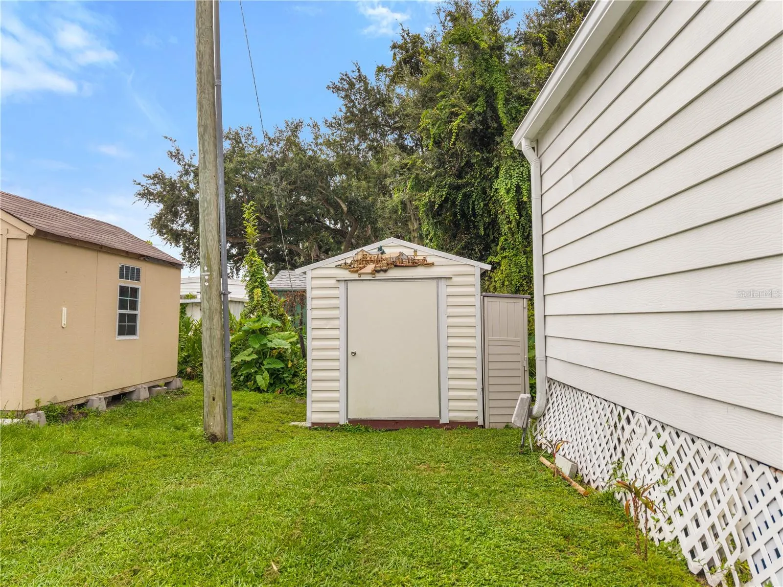 3329 EILEEN DR