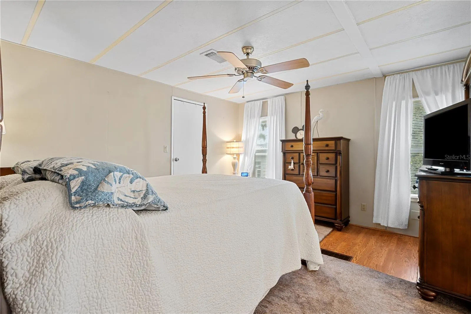 3329 EILEEN DR