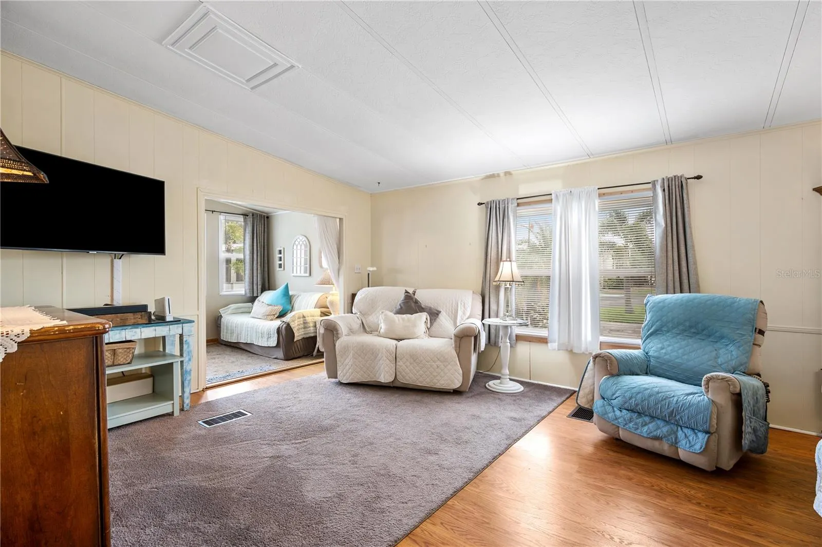 3329 EILEEN DR