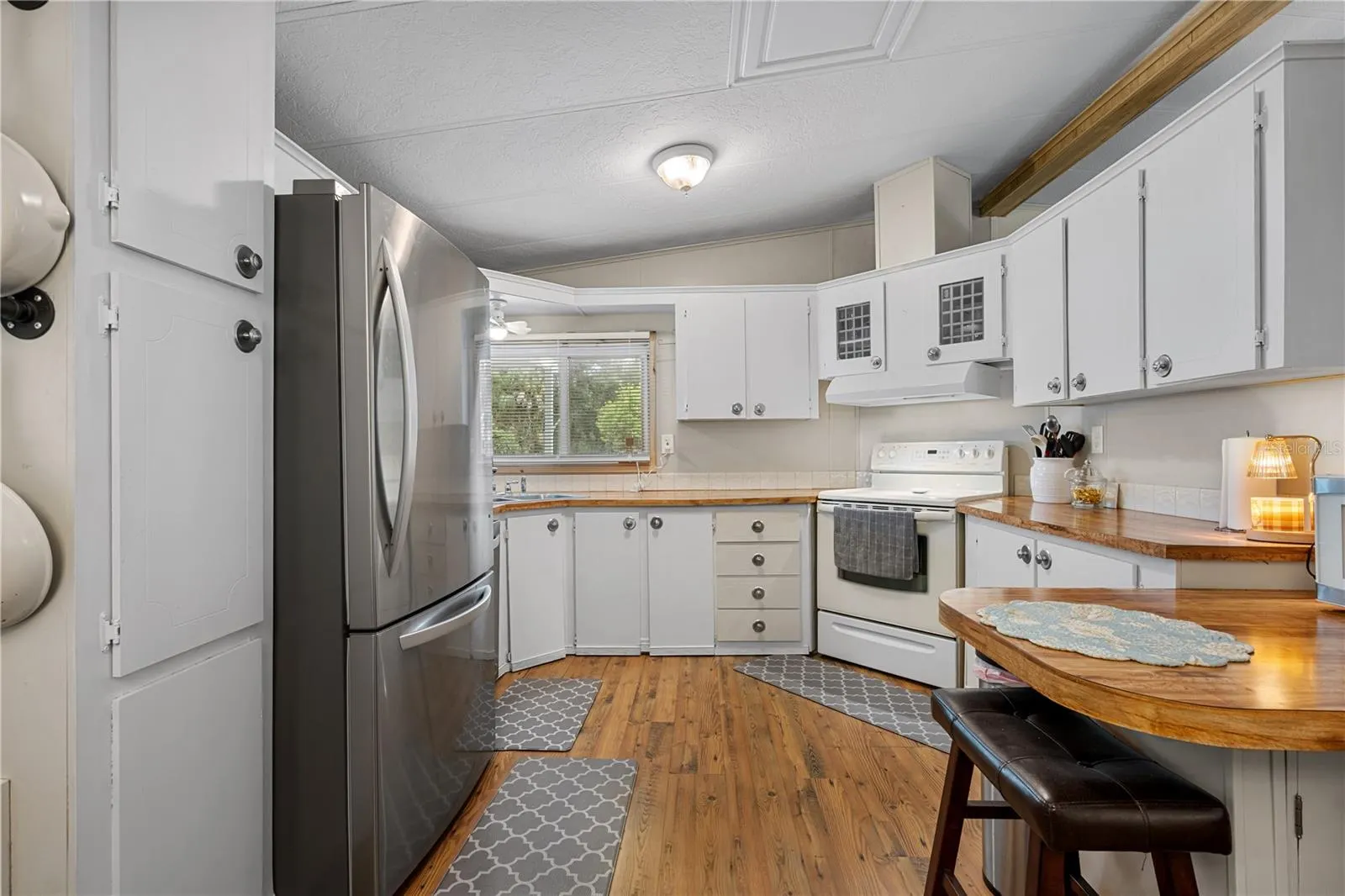 3329 EILEEN DR