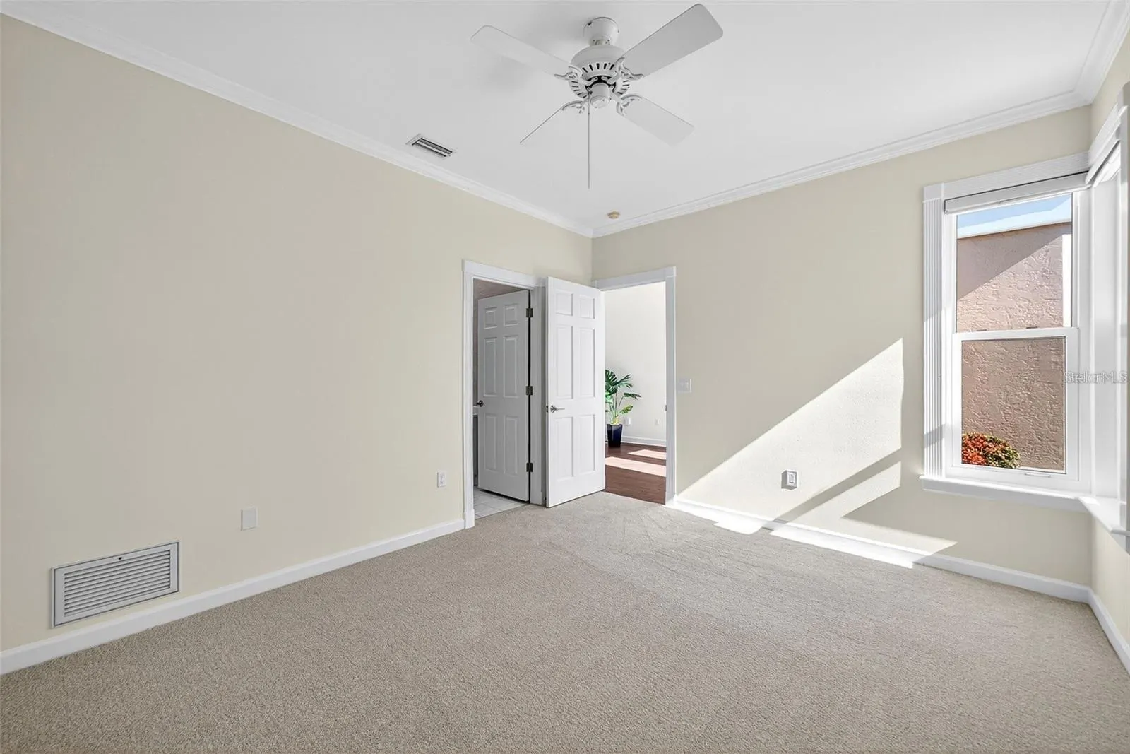 3488 MISTLETOE LN