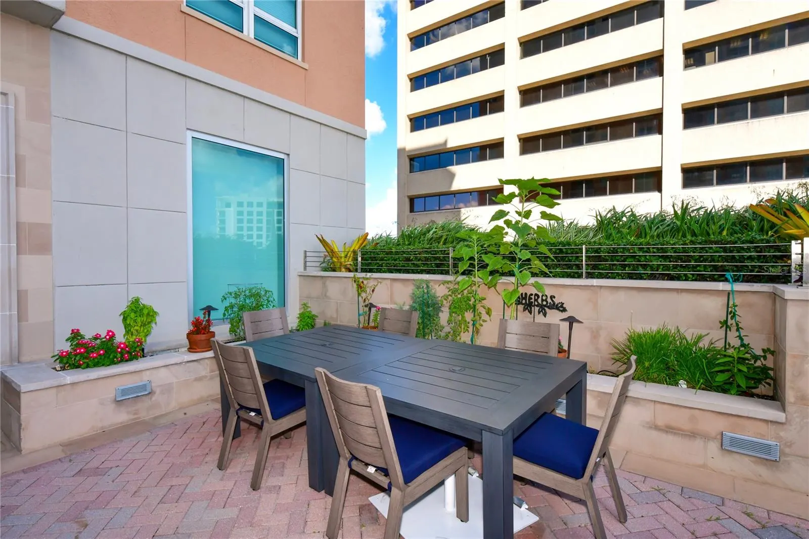 1350 MAIN ST #1208 #1208