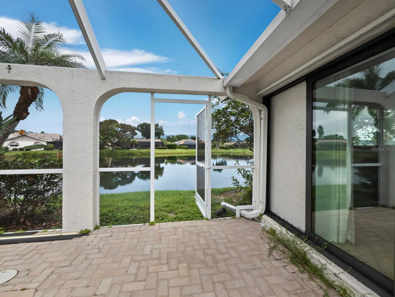6945 COUNTRY LAKES CIR