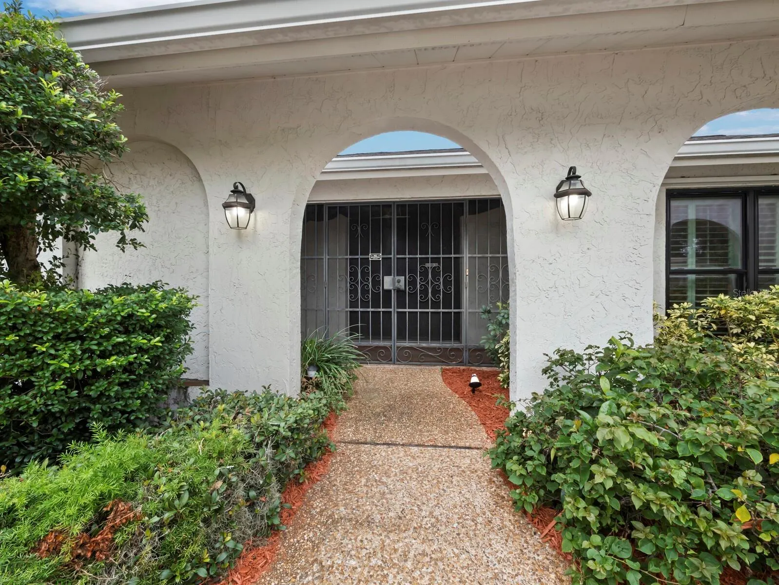 6945 COUNTRY LAKES CIR