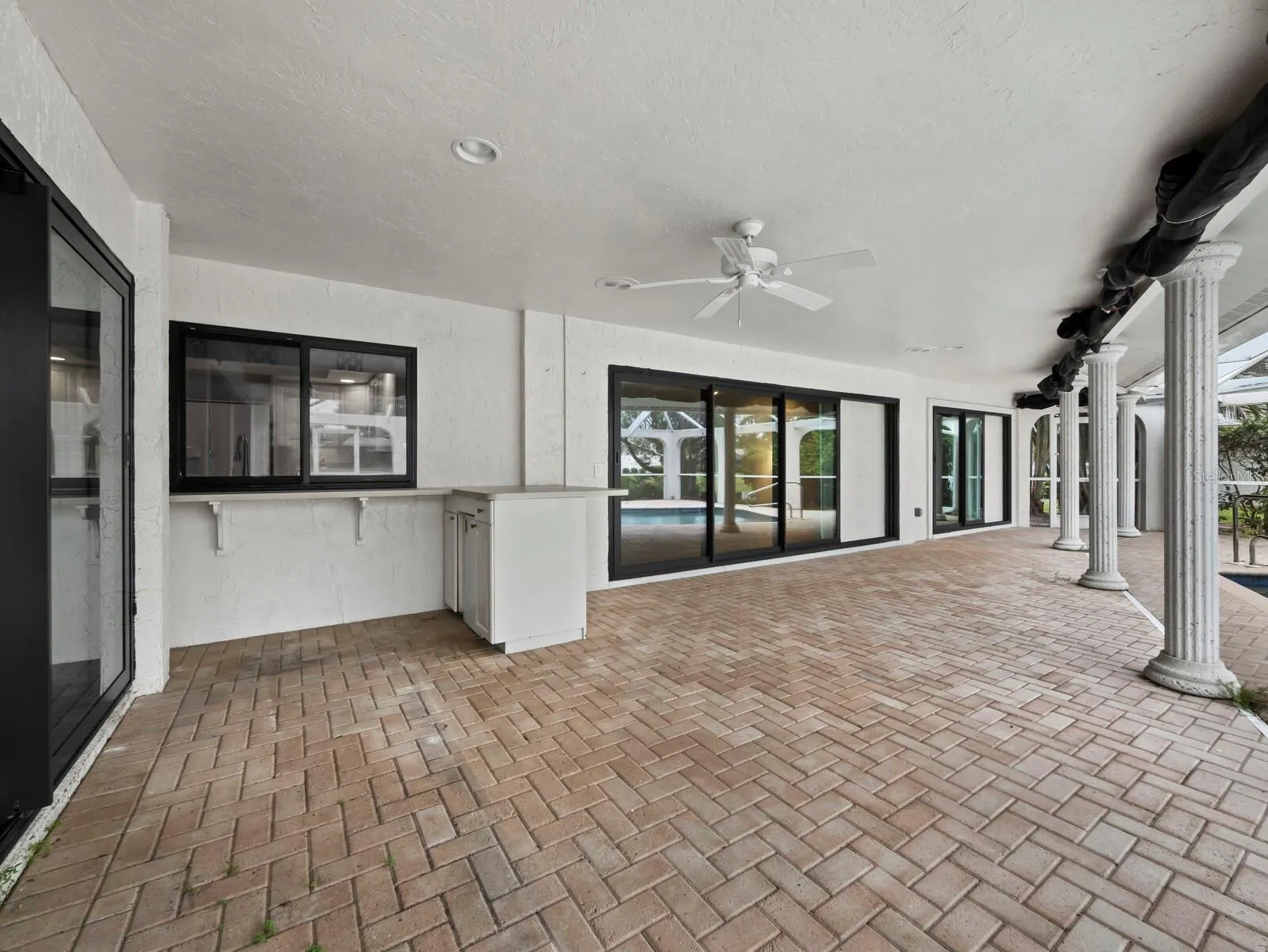6945 COUNTRY LAKES CIR