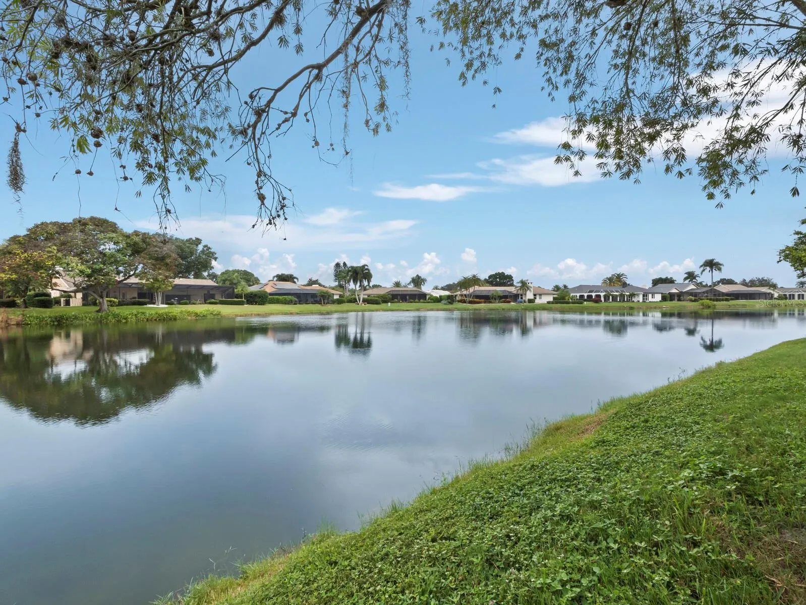 6945 COUNTRY LAKES CIR