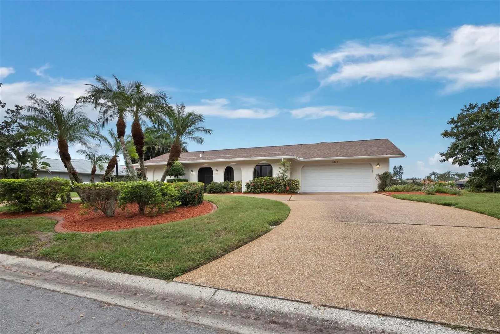 6945 COUNTRY LAKES CIR
