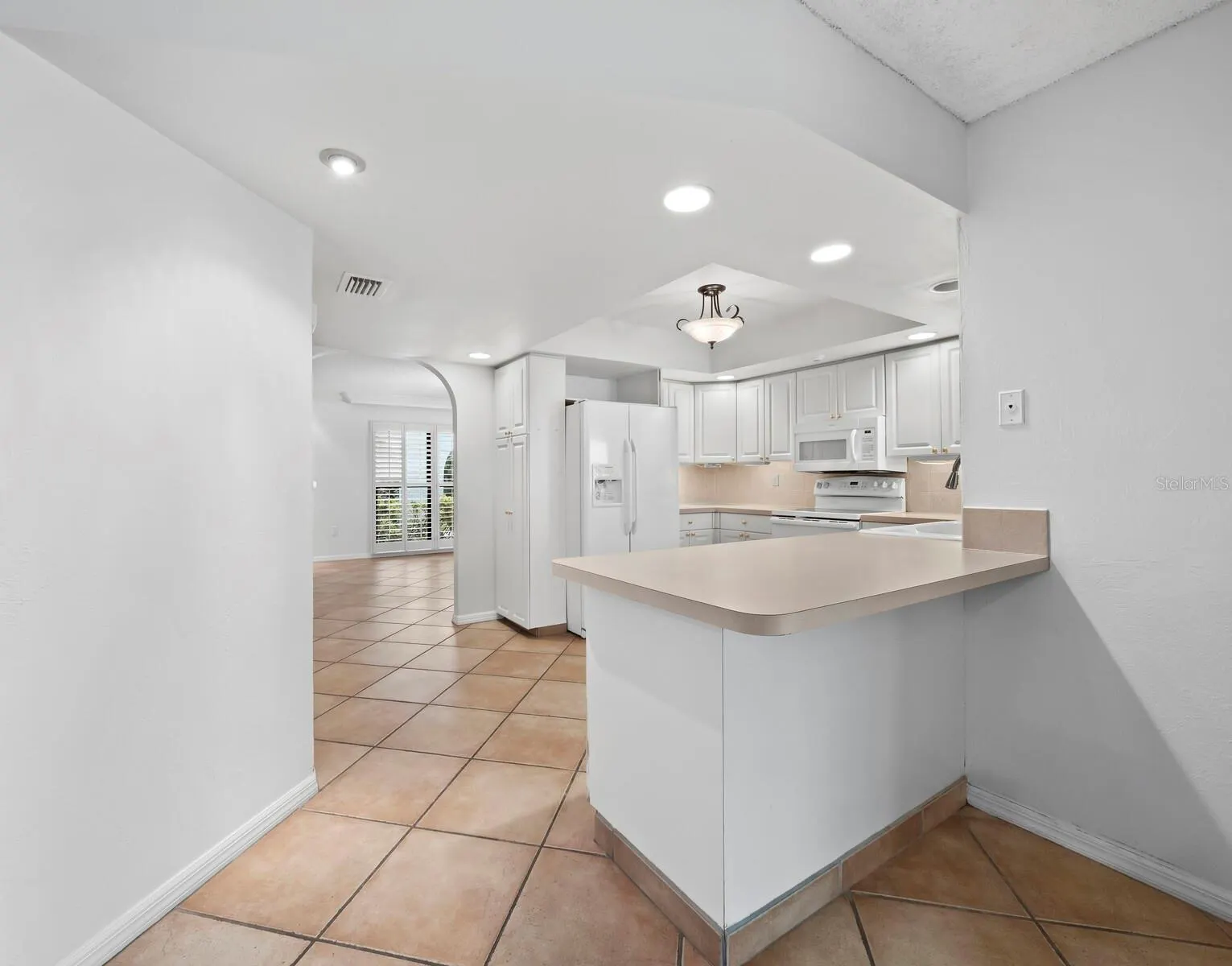 6945 COUNTRY LAKES CIR