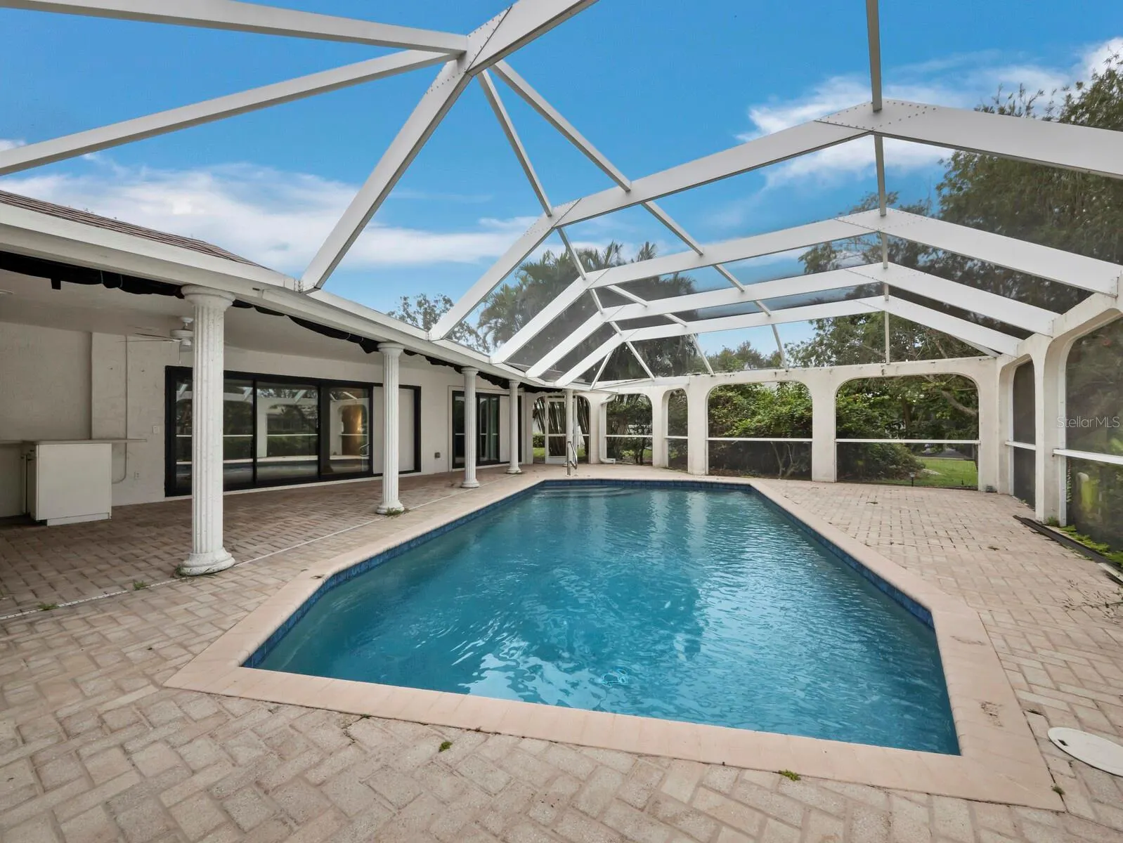 6945 COUNTRY LAKES CIR