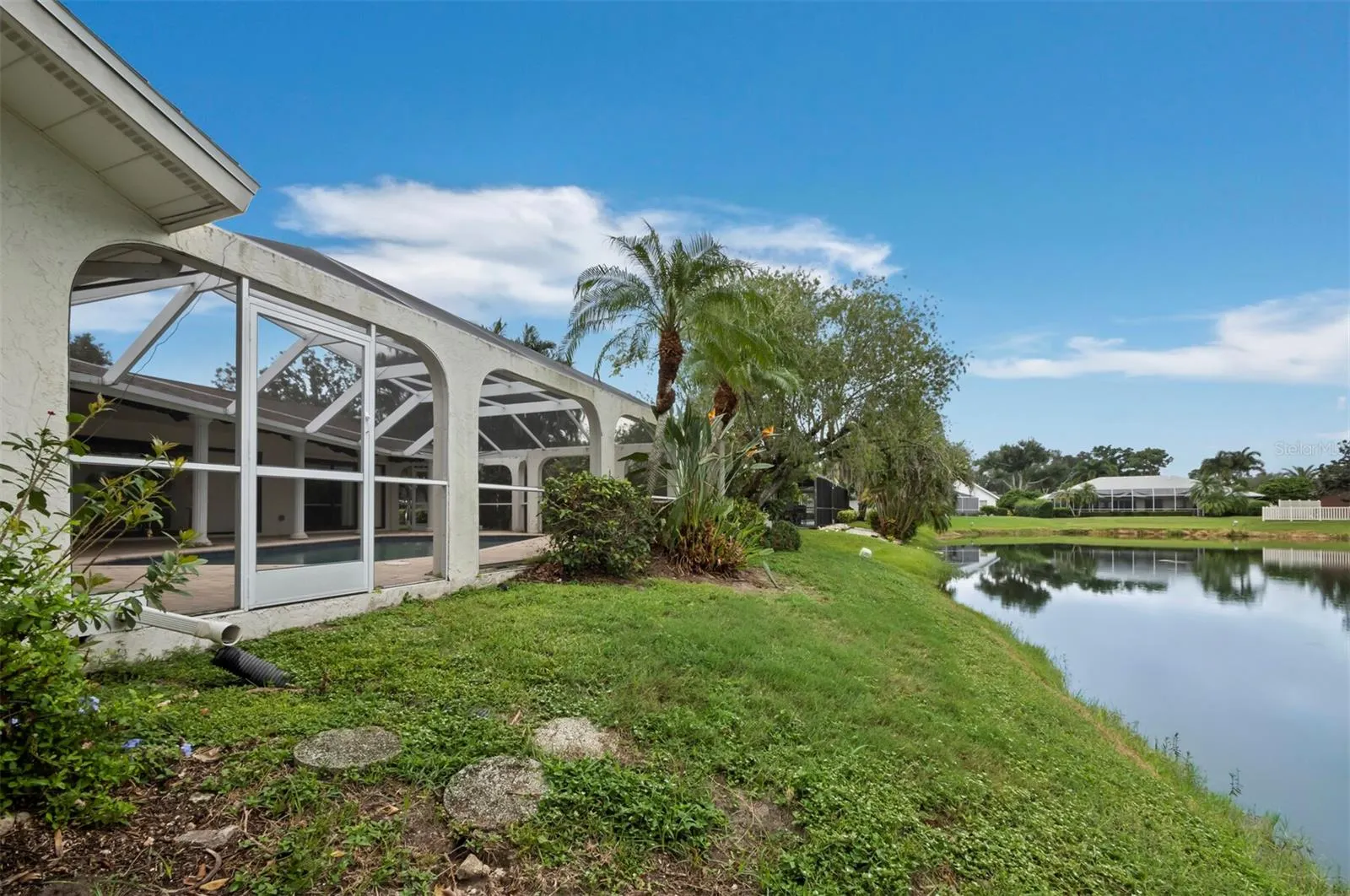 6945 COUNTRY LAKES CIR