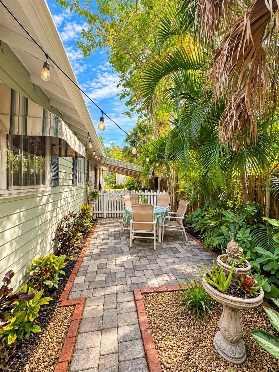1777 ALTA VISTA ST