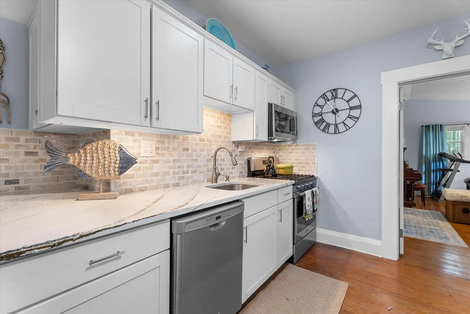 1777 ALTA VISTA ST