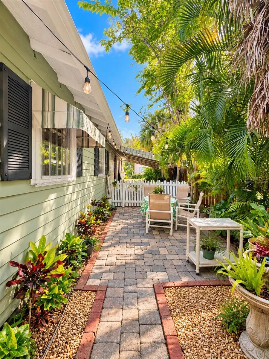 1777 ALTA VISTA ST