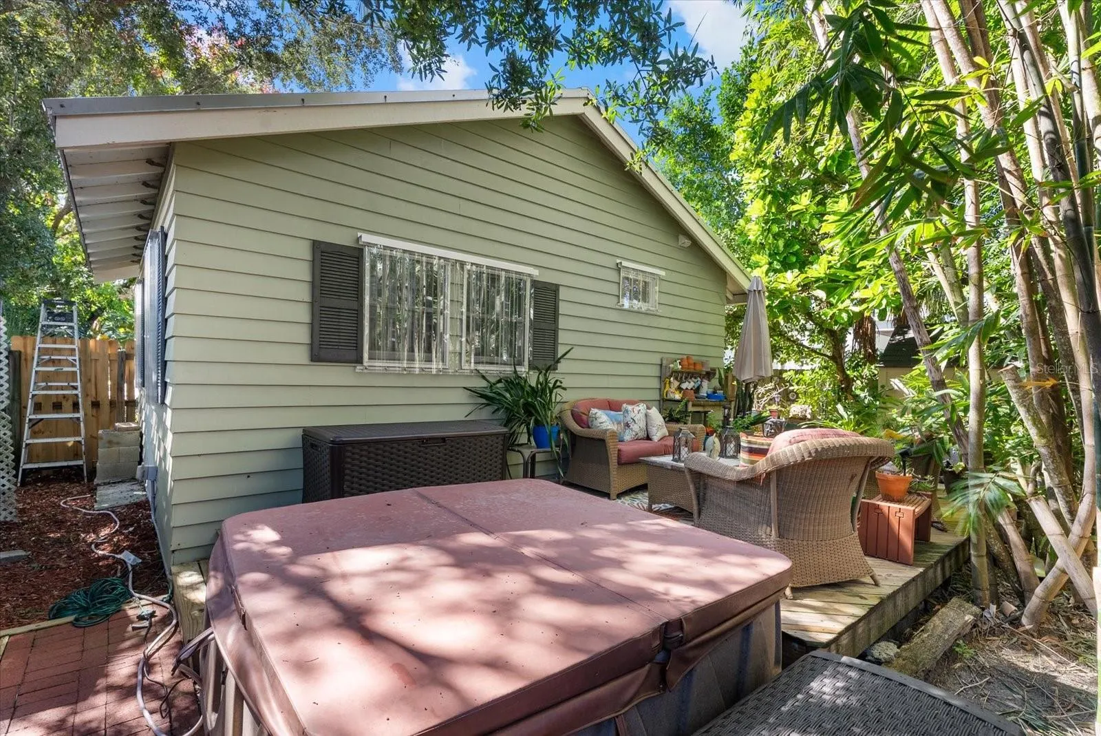 1777 ALTA VISTA ST