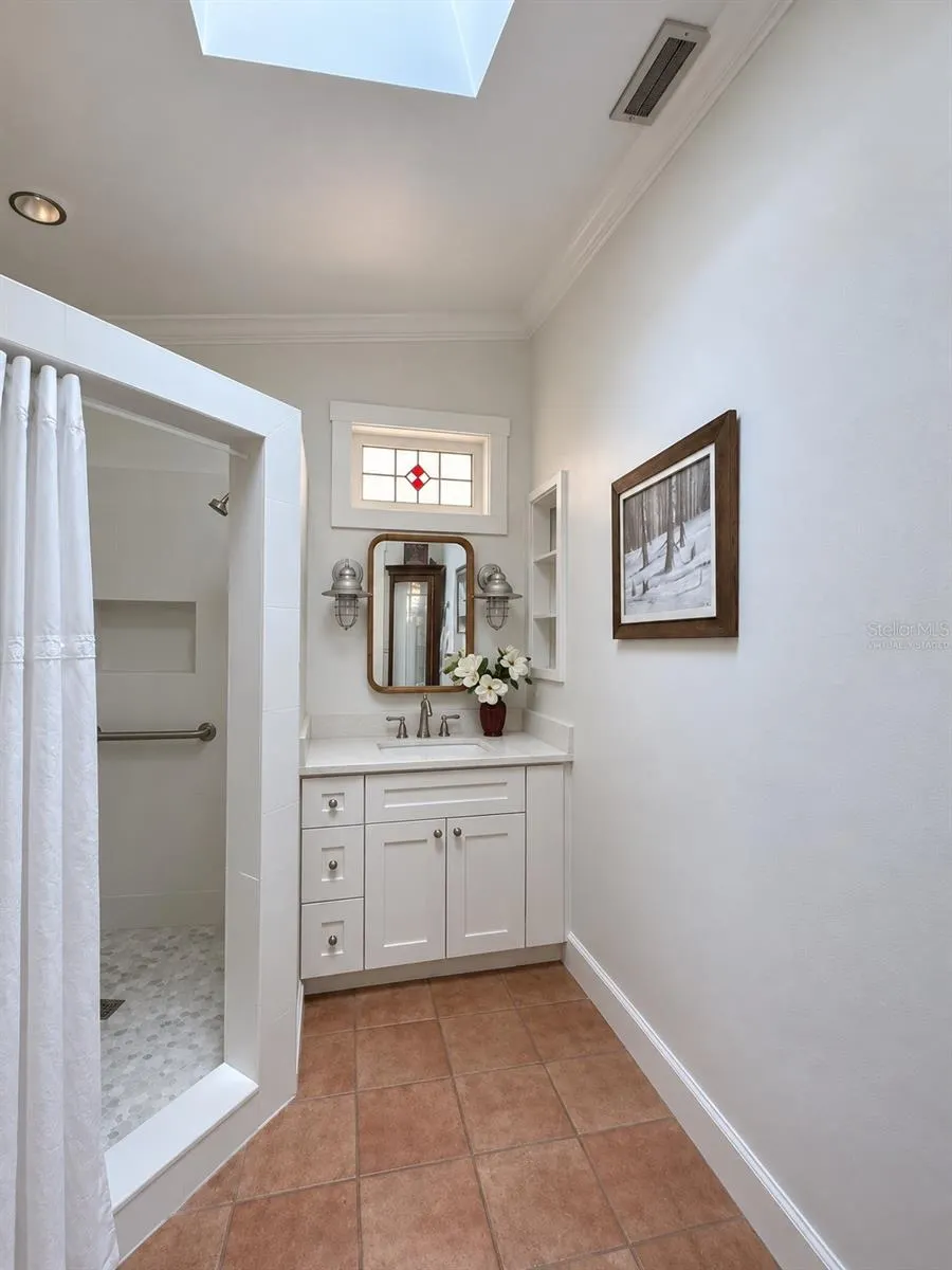 1777 ALTA VISTA ST