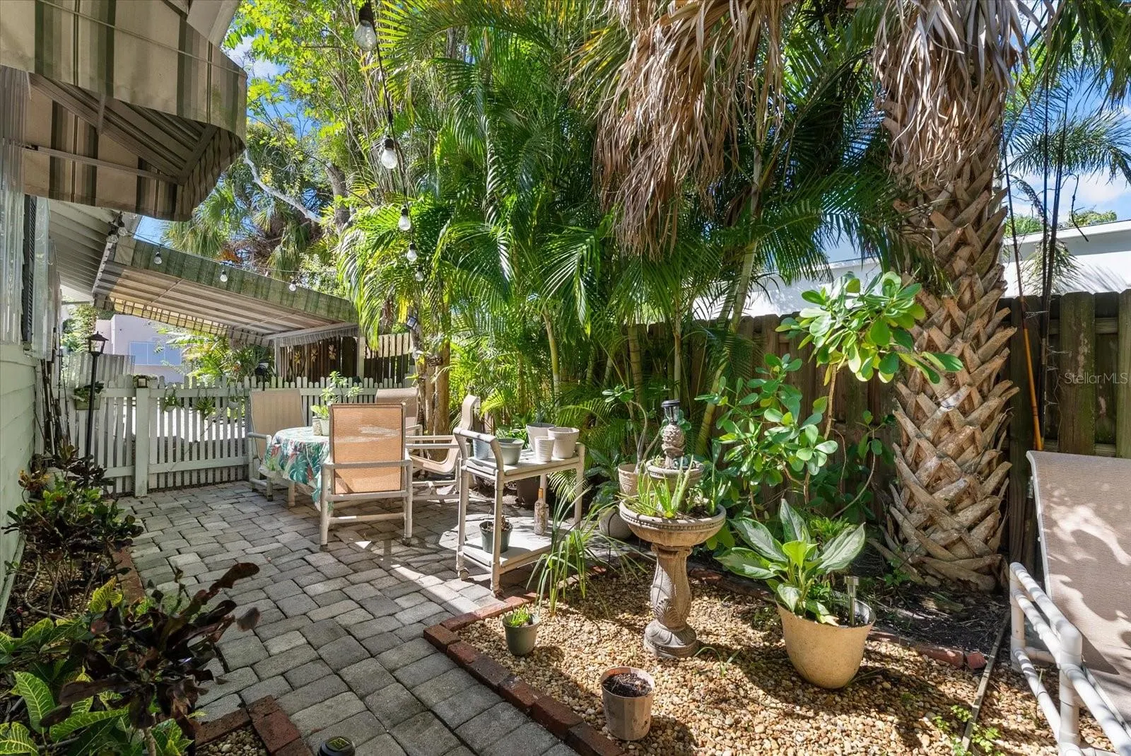 1777 ALTA VISTA ST
