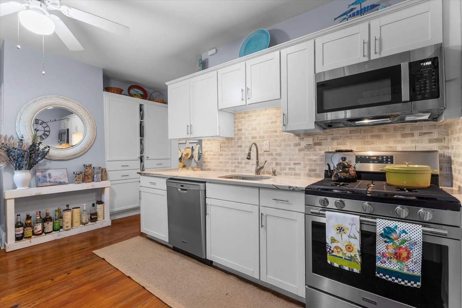 1777 ALTA VISTA ST