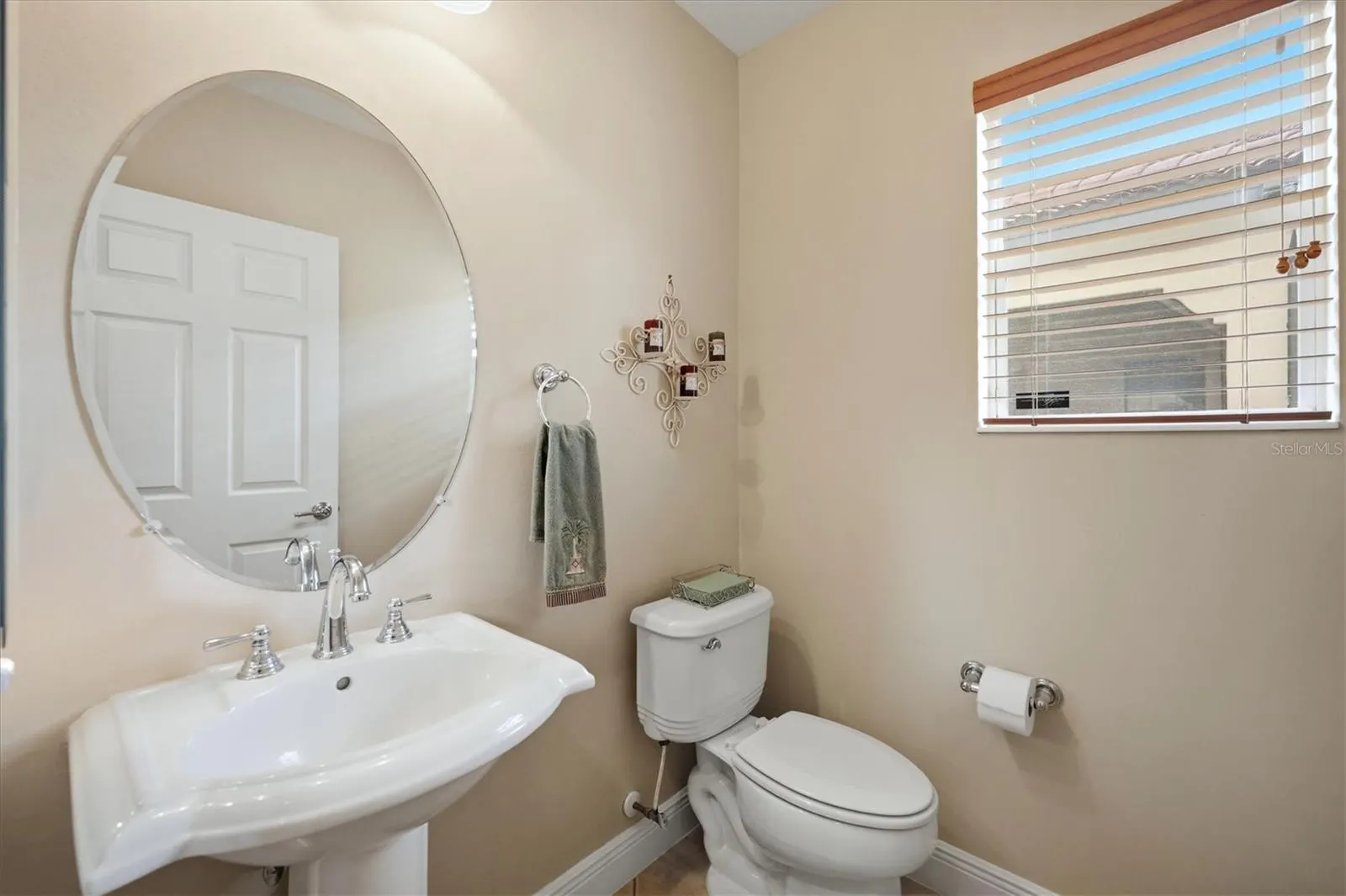 23901 WAVERLY CIR