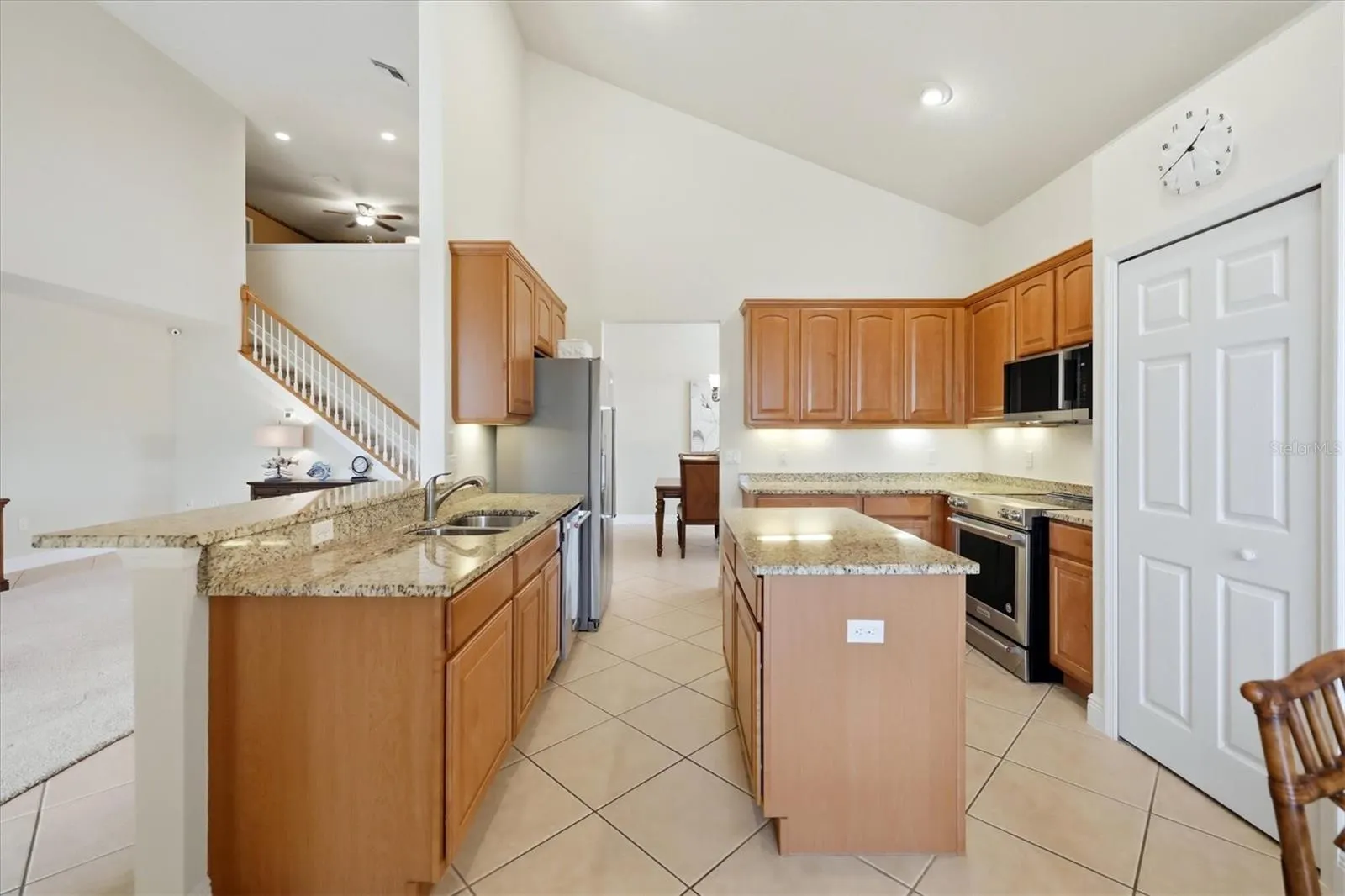 23901 WAVERLY CIR