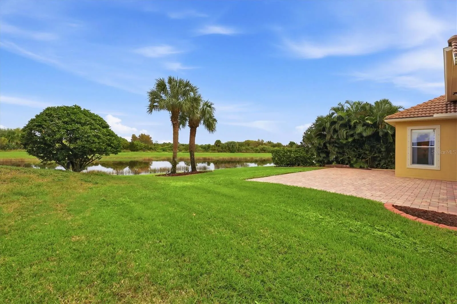 23901 WAVERLY CIR