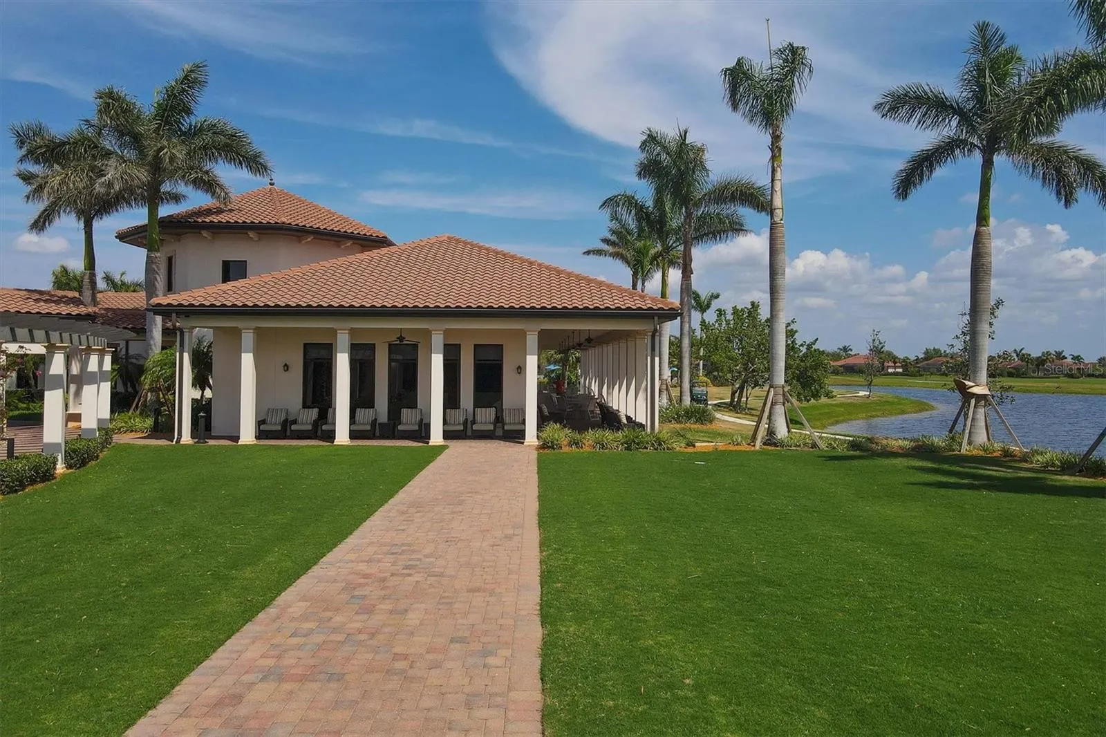 23901 WAVERLY CIR