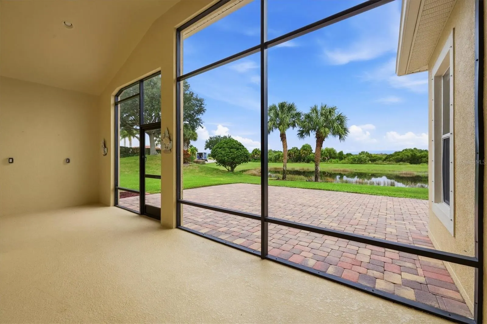 23901 WAVERLY CIR