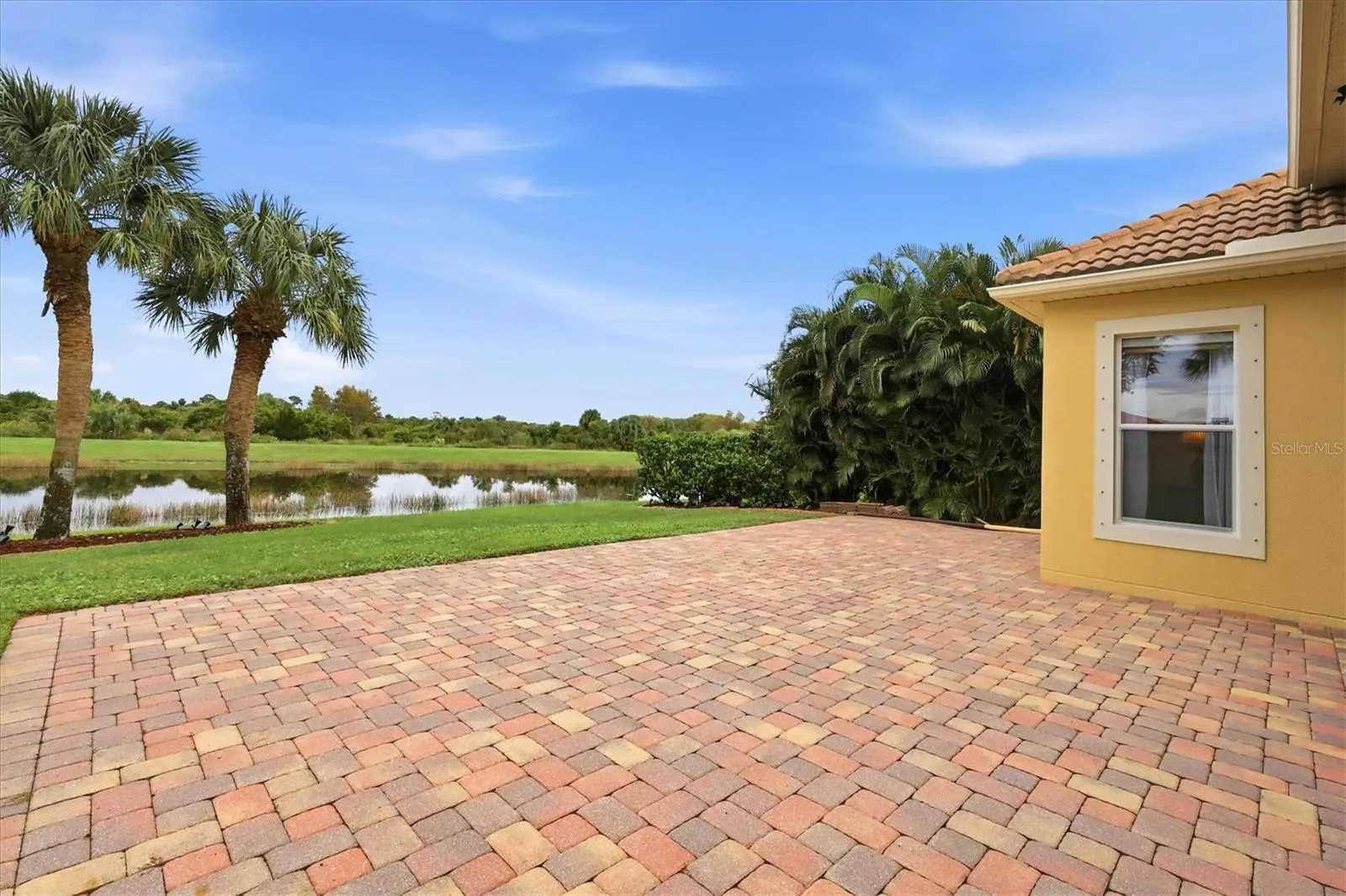 23901 WAVERLY CIR