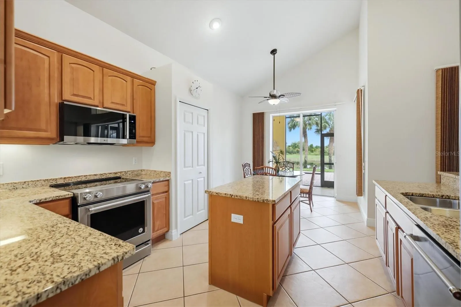 23901 WAVERLY CIR