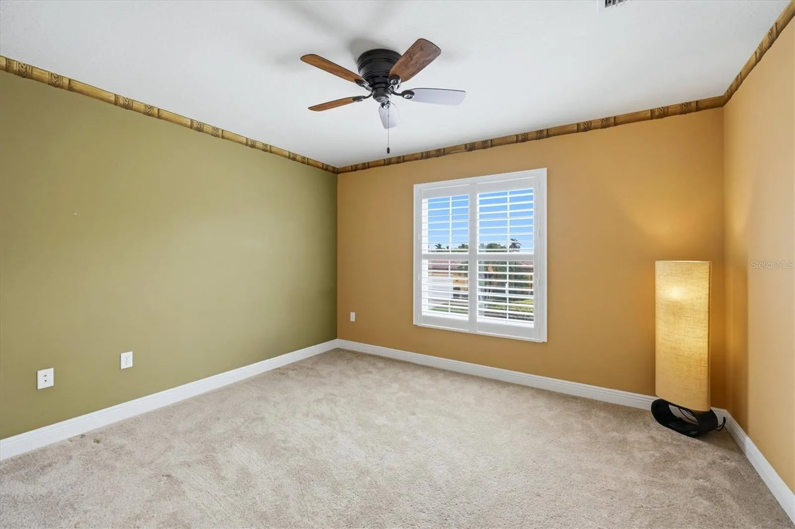 23901 WAVERLY CIR