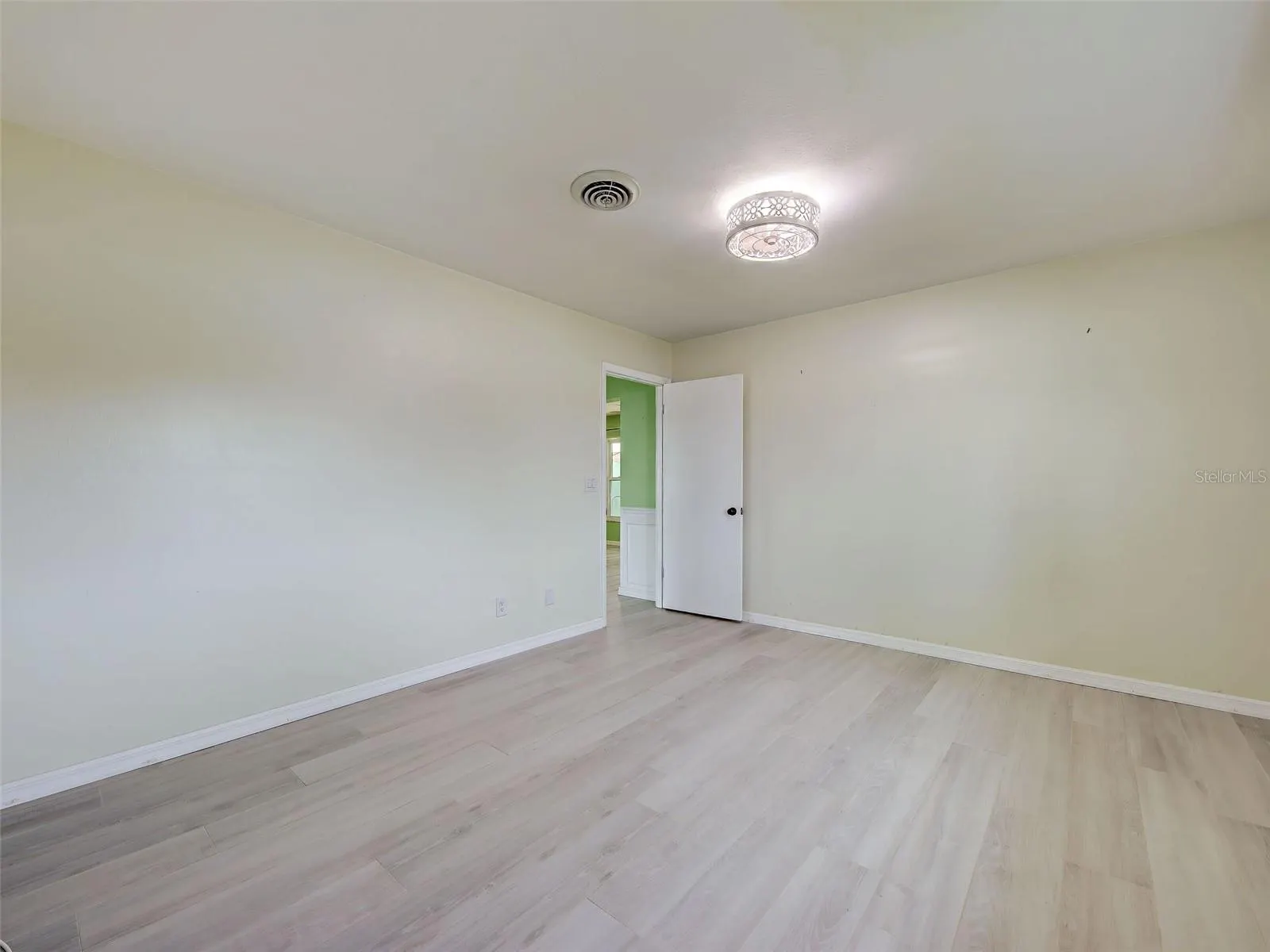 612 GLEN OAK RD