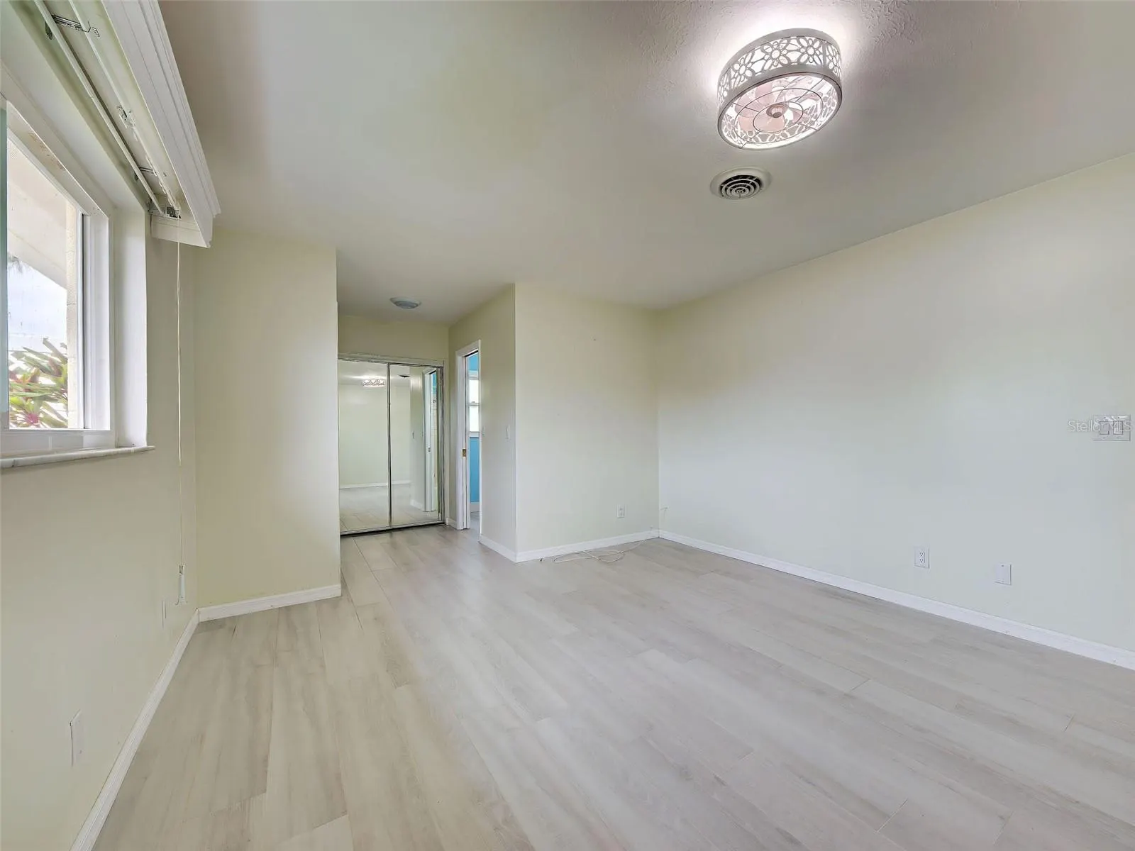 612 GLEN OAK RD