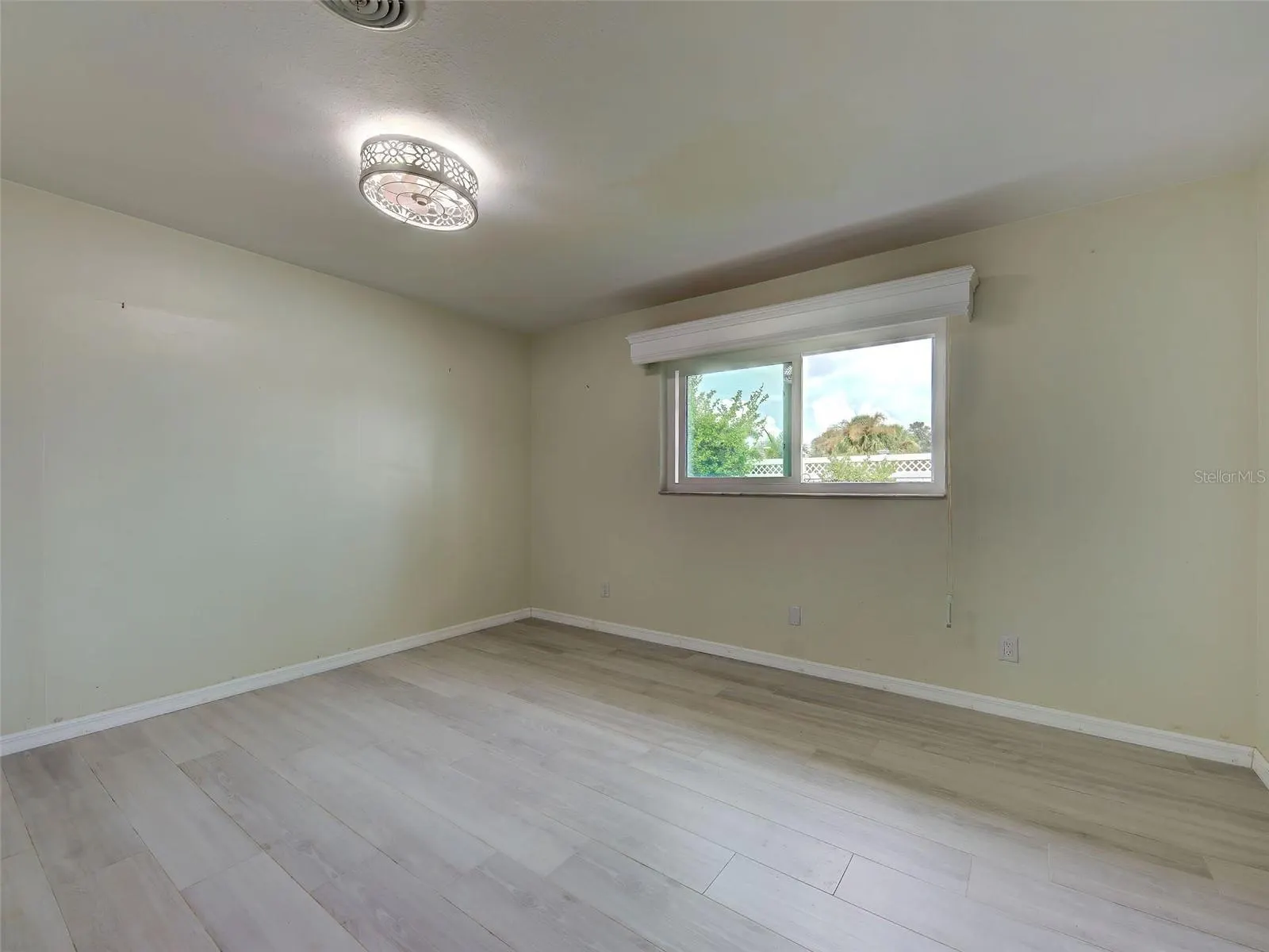612 GLEN OAK RD