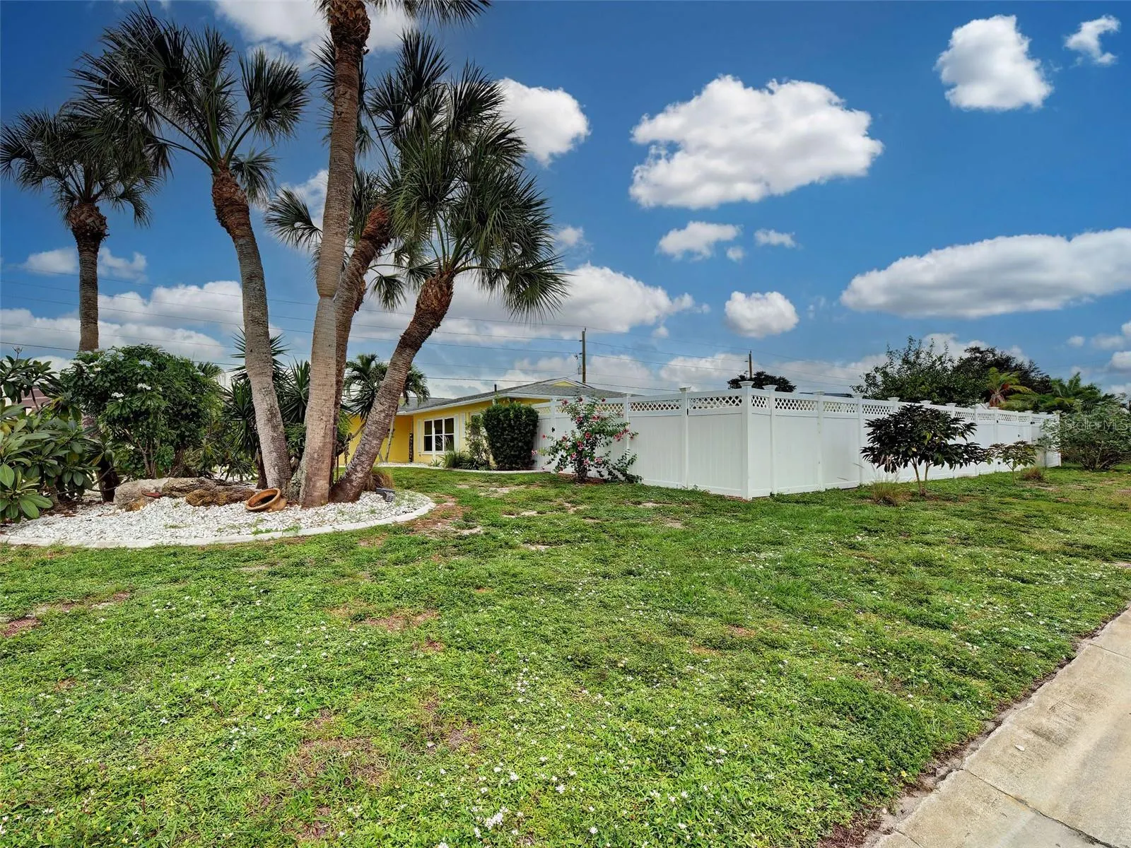 612 GLEN OAK RD