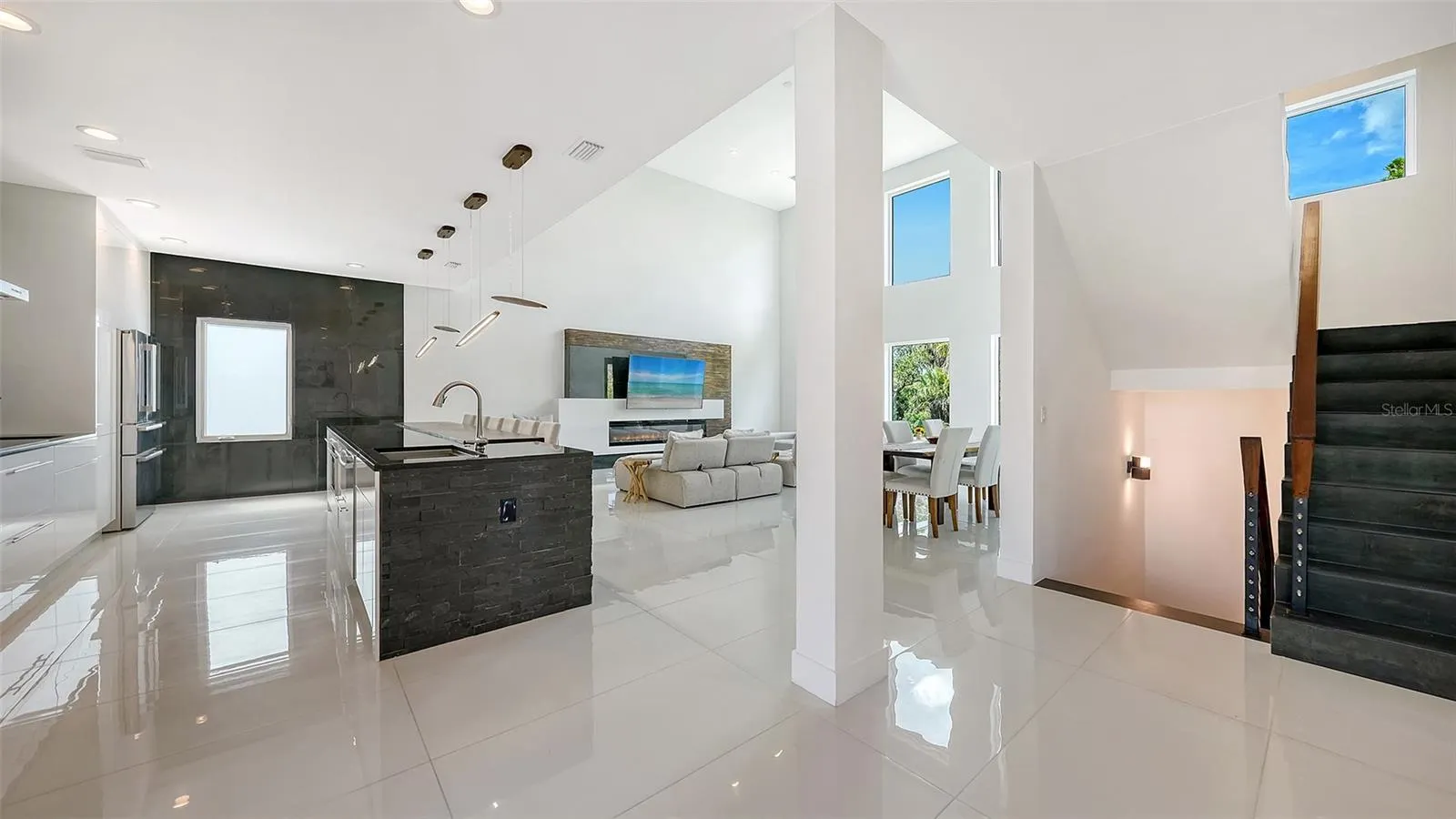 327 ROBERTS RD