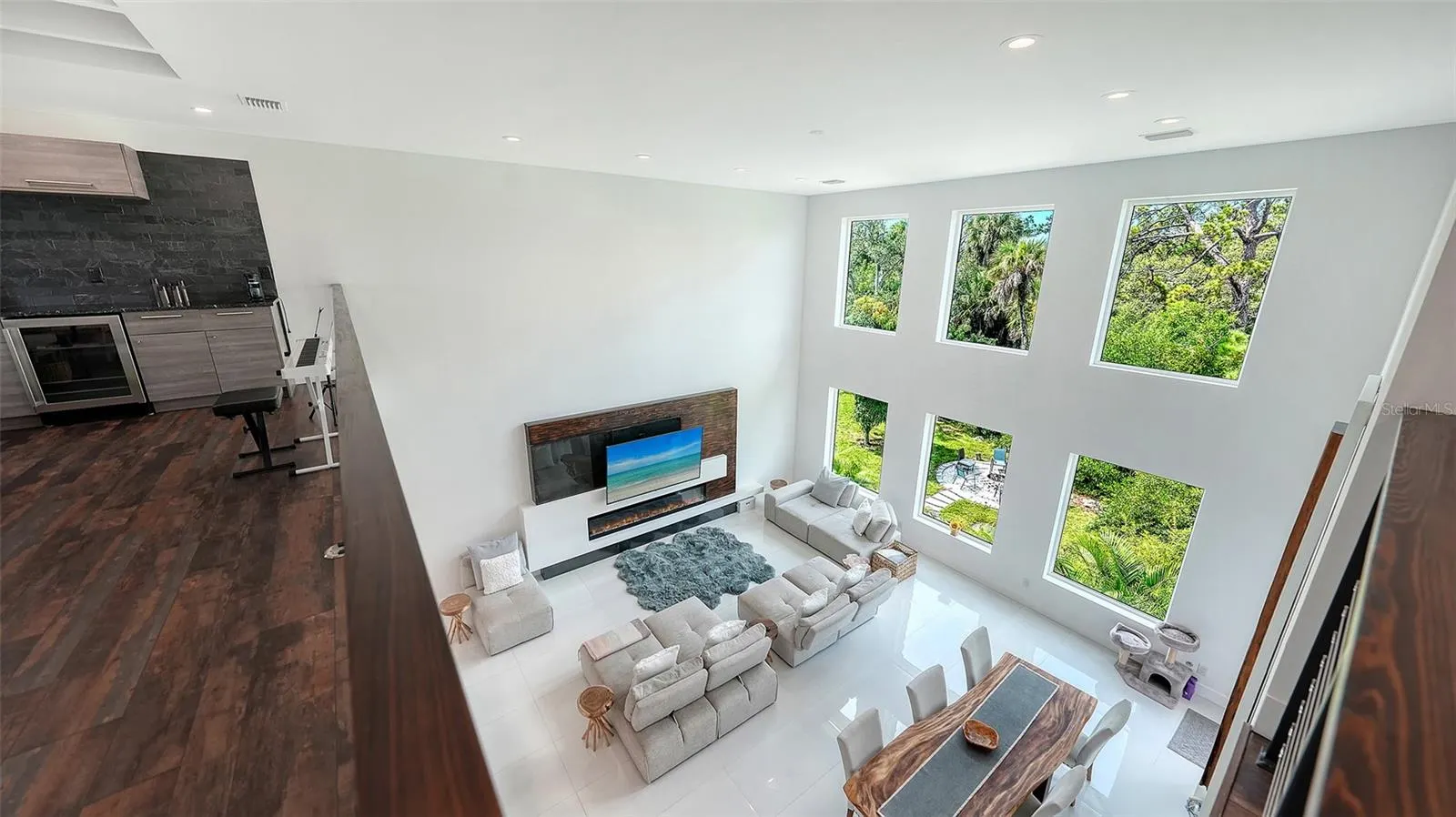 327 ROBERTS RD