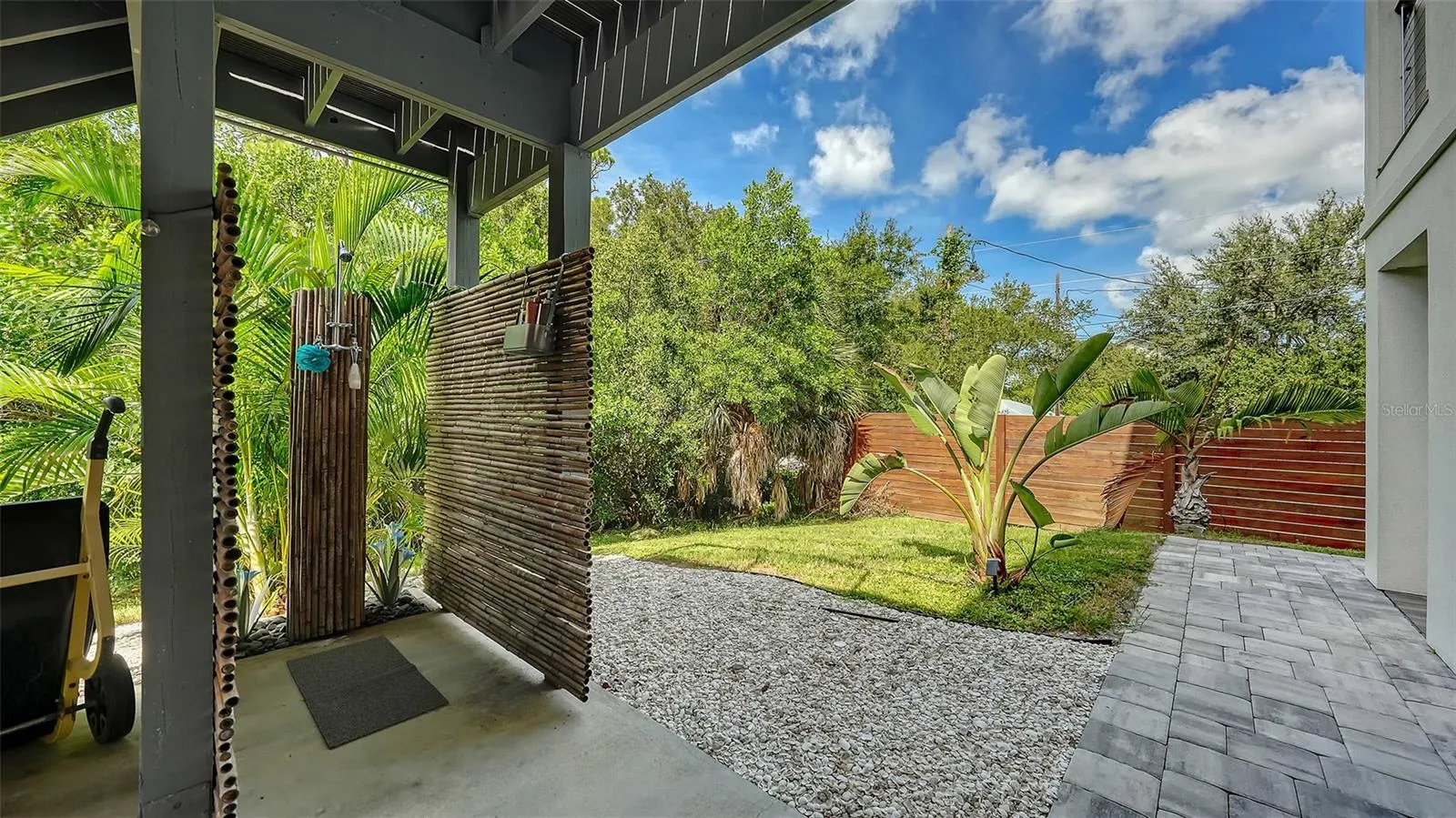 327 ROBERTS RD