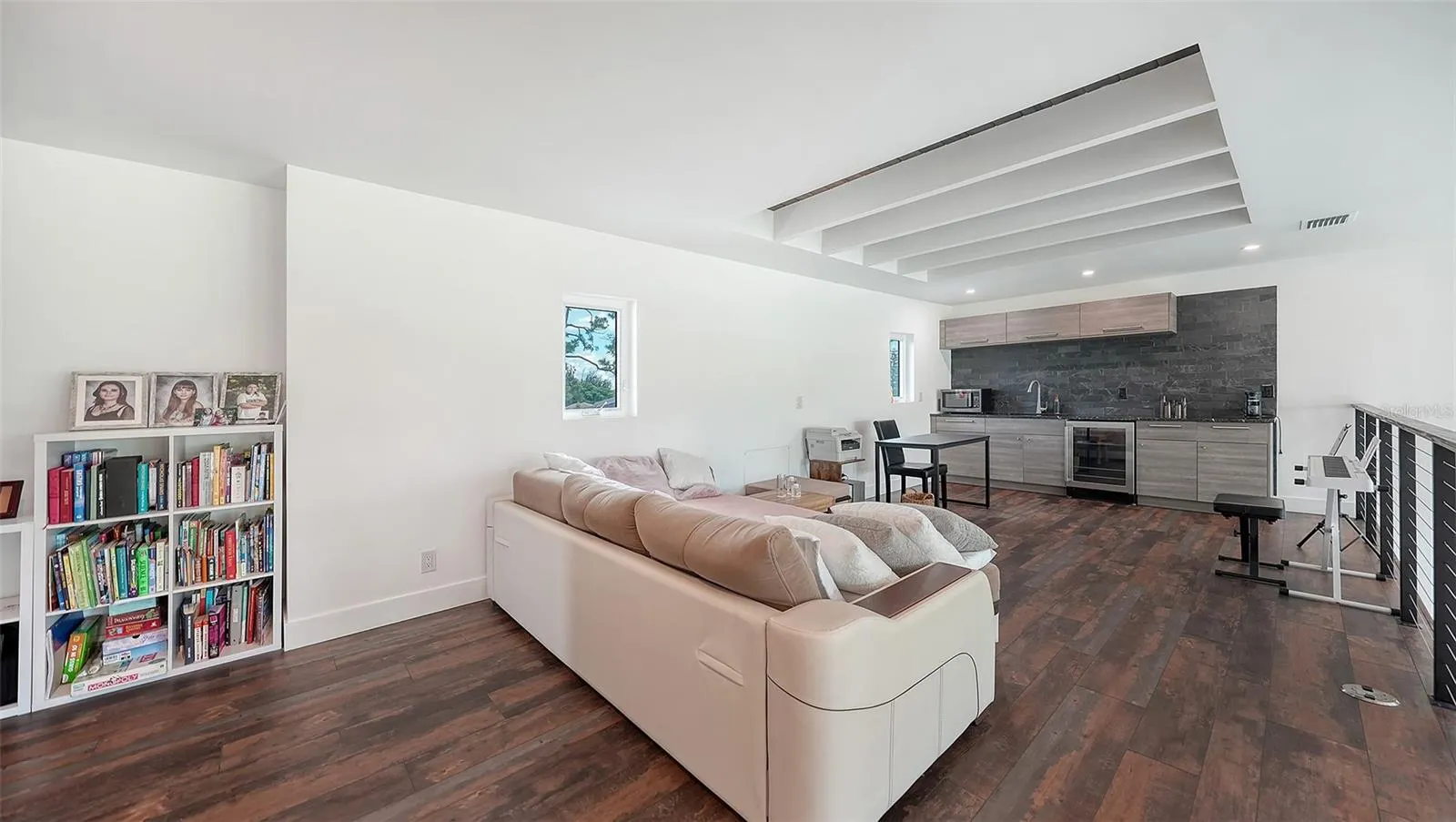 327 ROBERTS RD