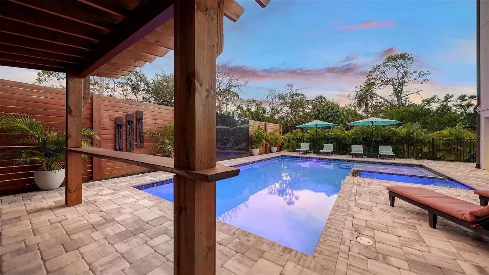 327 ROBERTS RD